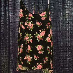 Caged back floral tank!